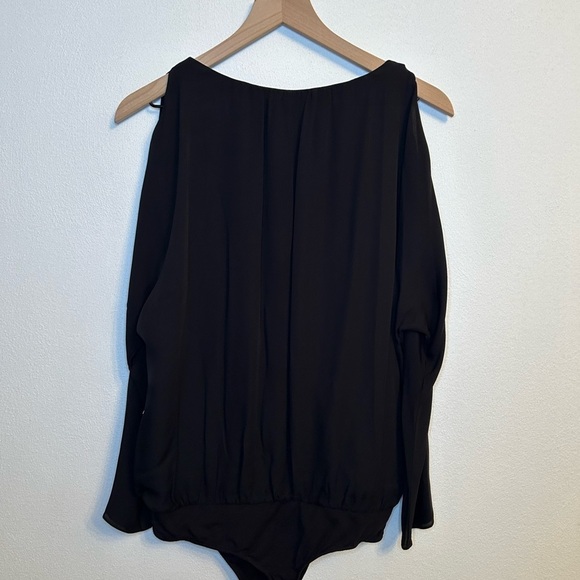 NWT Joie Ahsaki V-Neck Cold-Shoulder Draped Bodysuit Black Caviar Large - Picture 5 of 10